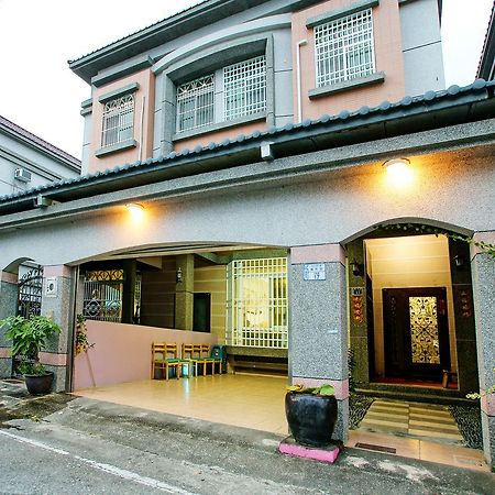 Апартаменты A Lot Of Music And Breakfast Taitung Экстерьер фото